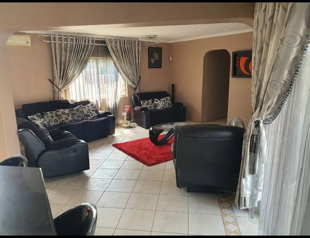 4 BEDROOM HOUSE FOR SALE IN UMHLANGA CENTRAL